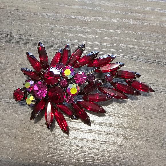 Vintage Prong set Red Crystal Cluster Leaf Brooch with AB Rhinestones - Picture 1 of 5